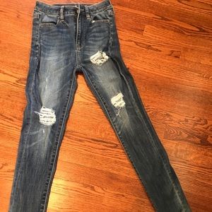 American Eagle ripped skinny jeans !